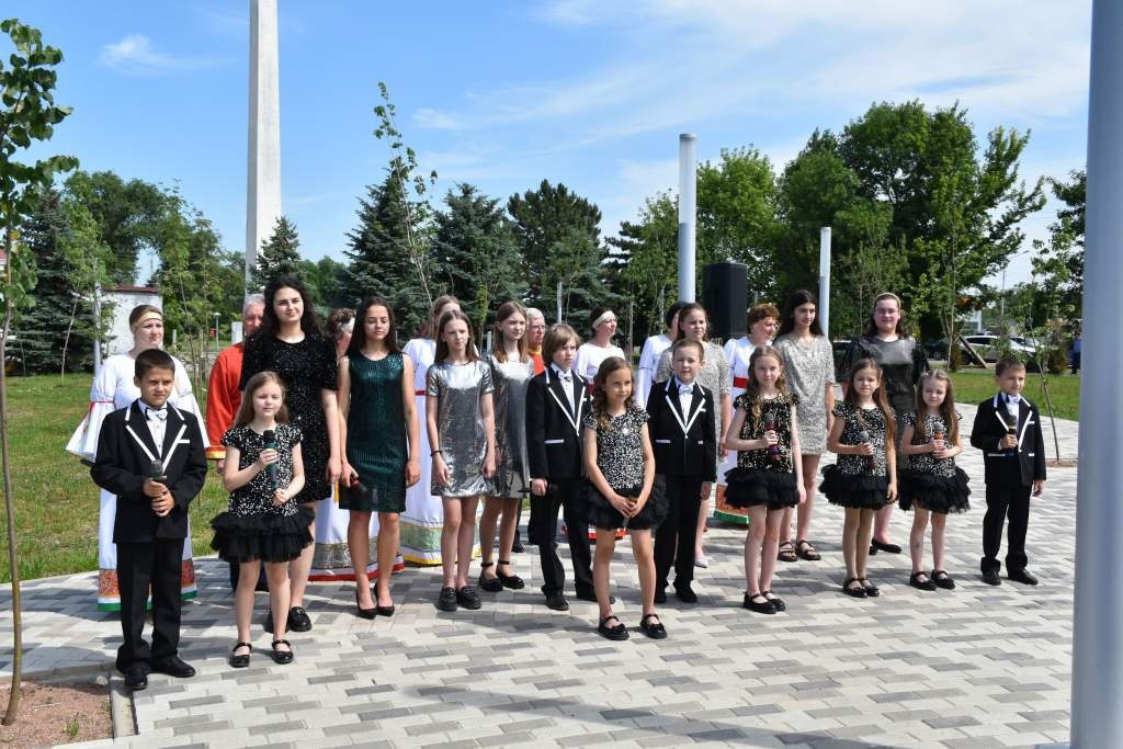 В Песчанокопском состоялось торжественное открытие Сквера им. 30 - летия ВЛКСМ 