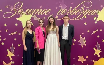 Песчанокопские выпускники-медалисты стали участниками губернаторского бала 