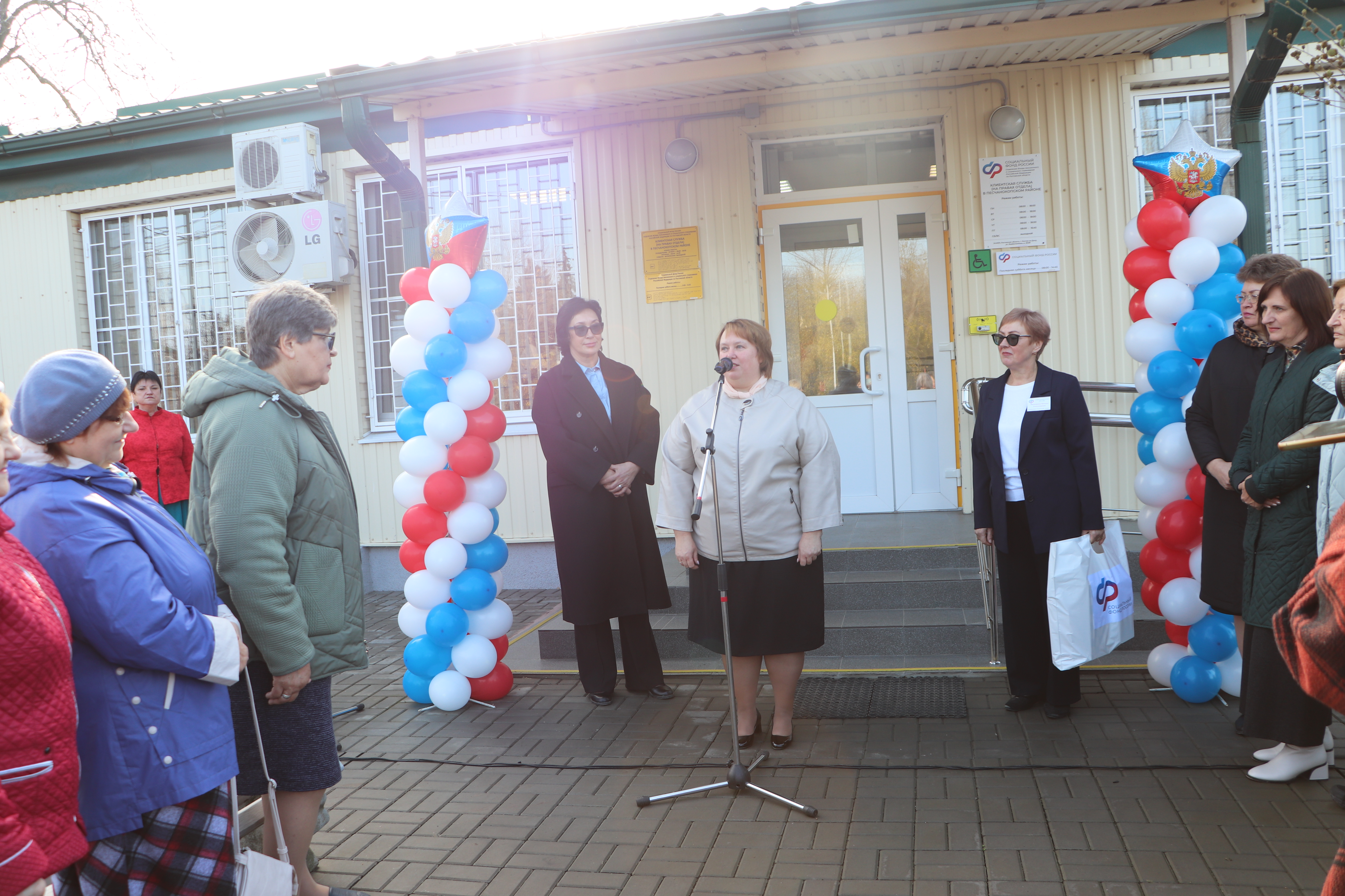 Поддержка старшего поколения: В Песчанокопском районе заработал Центр общения 