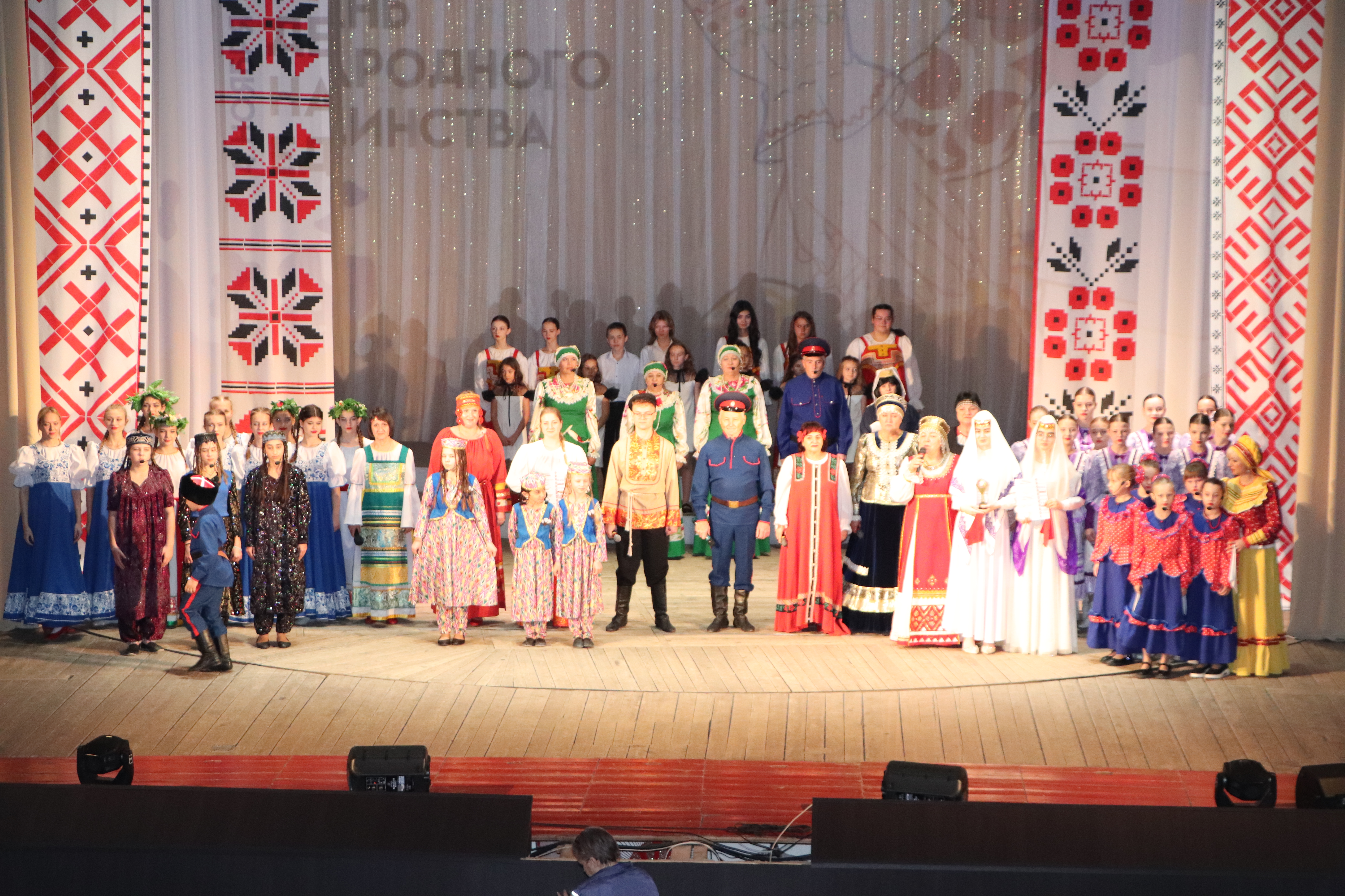 Фестиваль «Венок дружбы» в Песчанокопском районе собрал представителей разных национальностей
